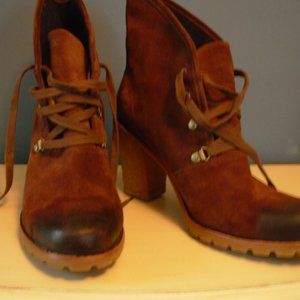 Genuine VTG UGG Australia Calynda High Heeled Suede Boots